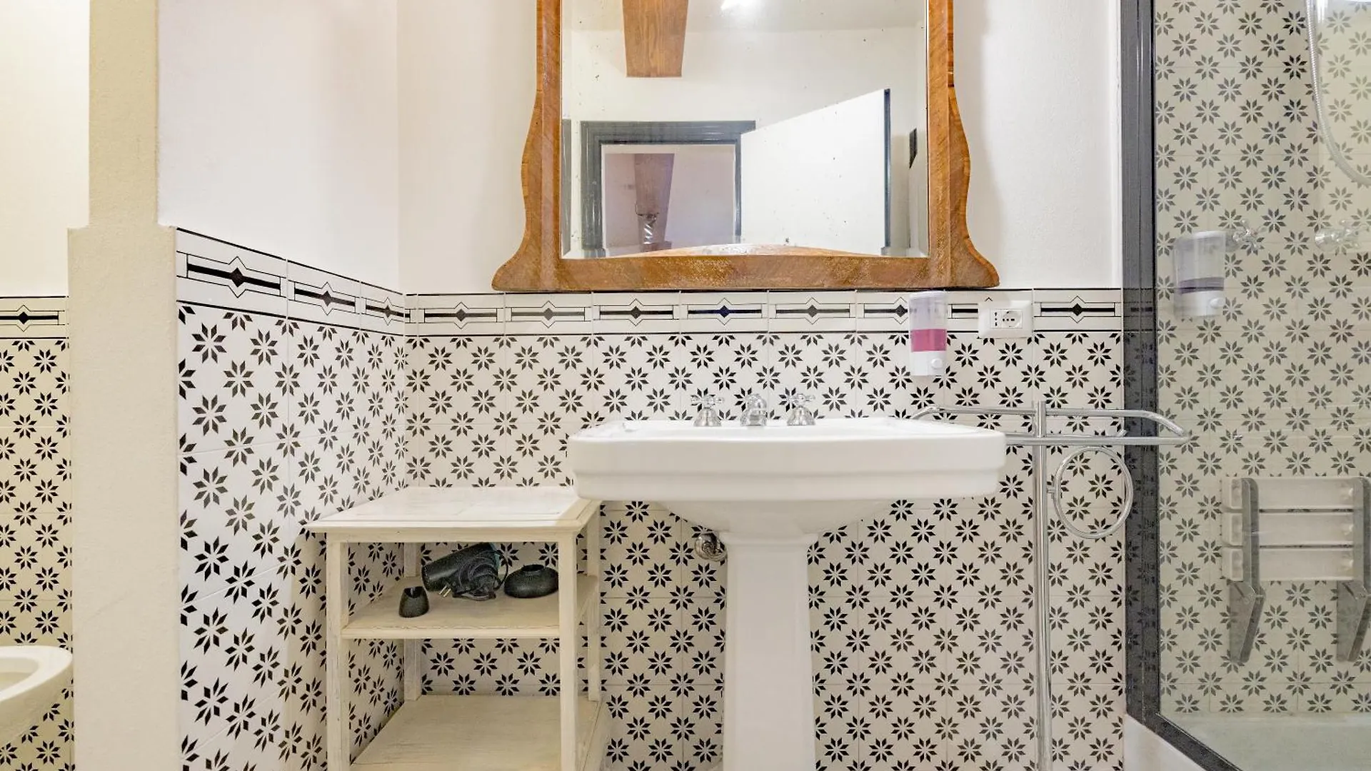 Luxury Naviglio House - 10 Min Cathedral Apartment Milan