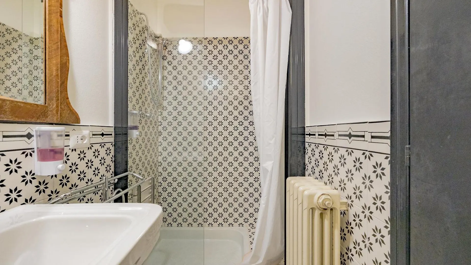 Luxury Naviglio House - 10 Min Cathedral Apartment Milan Italy