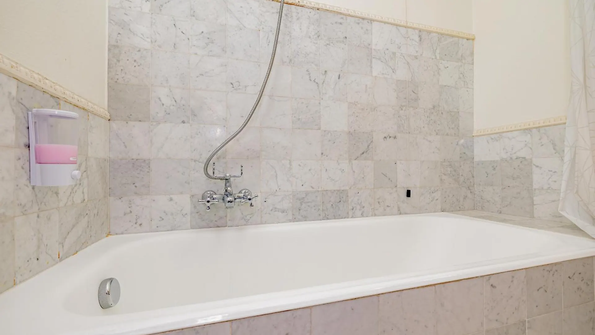 Luxury Naviglio House - 10 Min Cathedral Apartment Milan