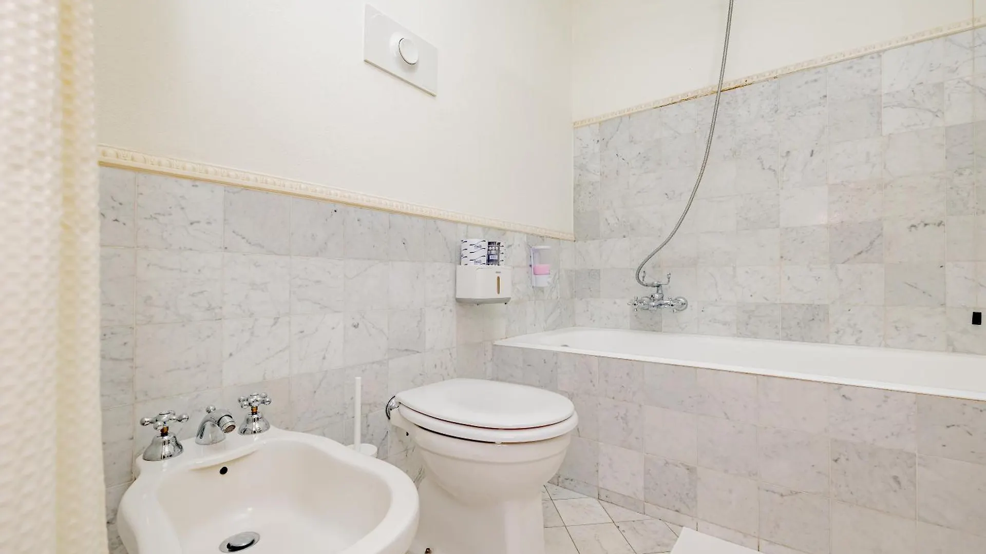Luxury Naviglio House - 10 Min Cathedral Apartment Milan Italy