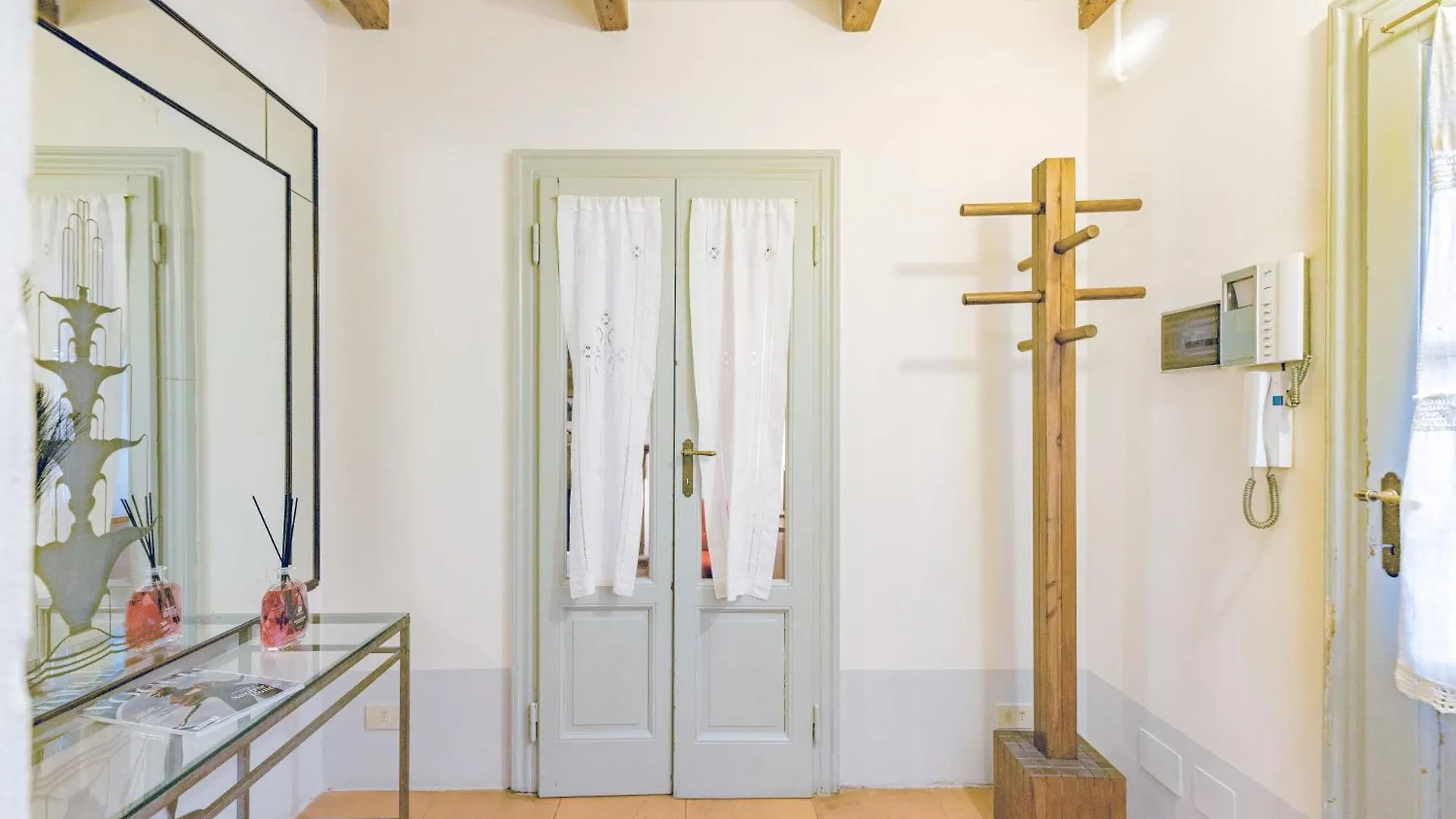 Luxury Naviglio House - 10 Min Cathedral Apartment Milan