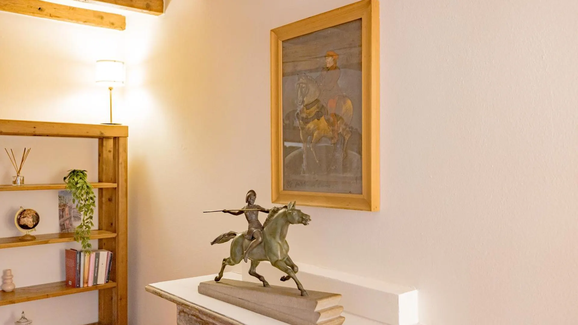 Luxury Naviglio House - 10 Min Cathedral Apartment Milan