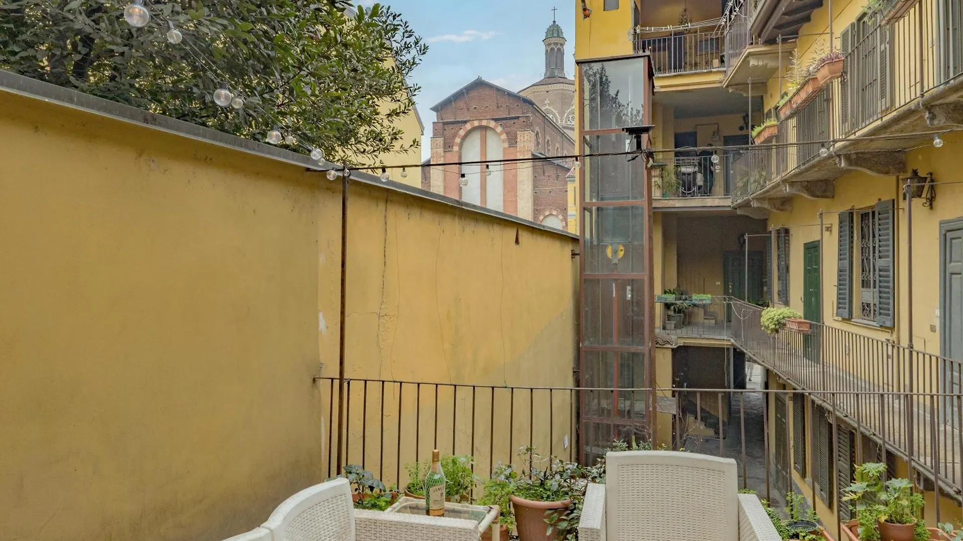 Luxury Naviglio House - 10 Min Cathedral Apartment Milan Italy