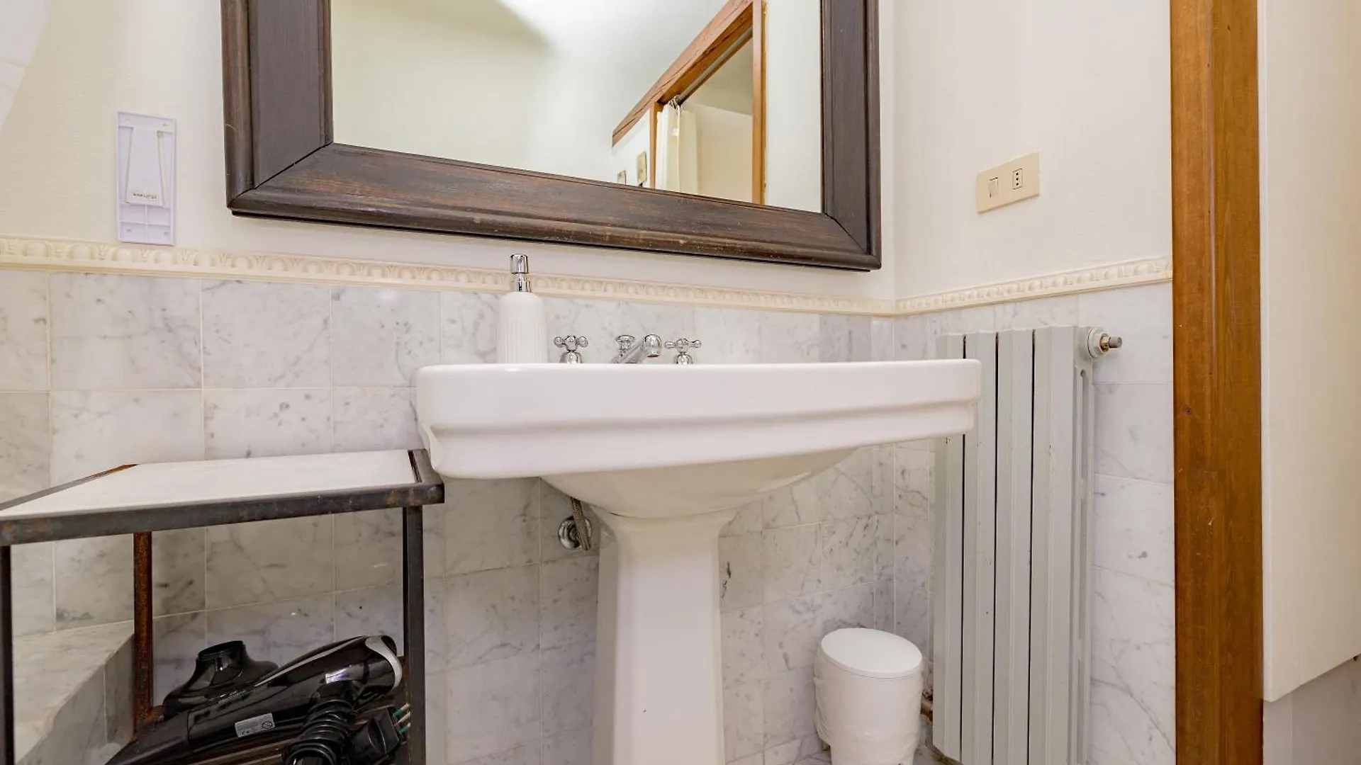 Luxury Naviglio House - 10 Min Cathedral Apartment Milan Italy