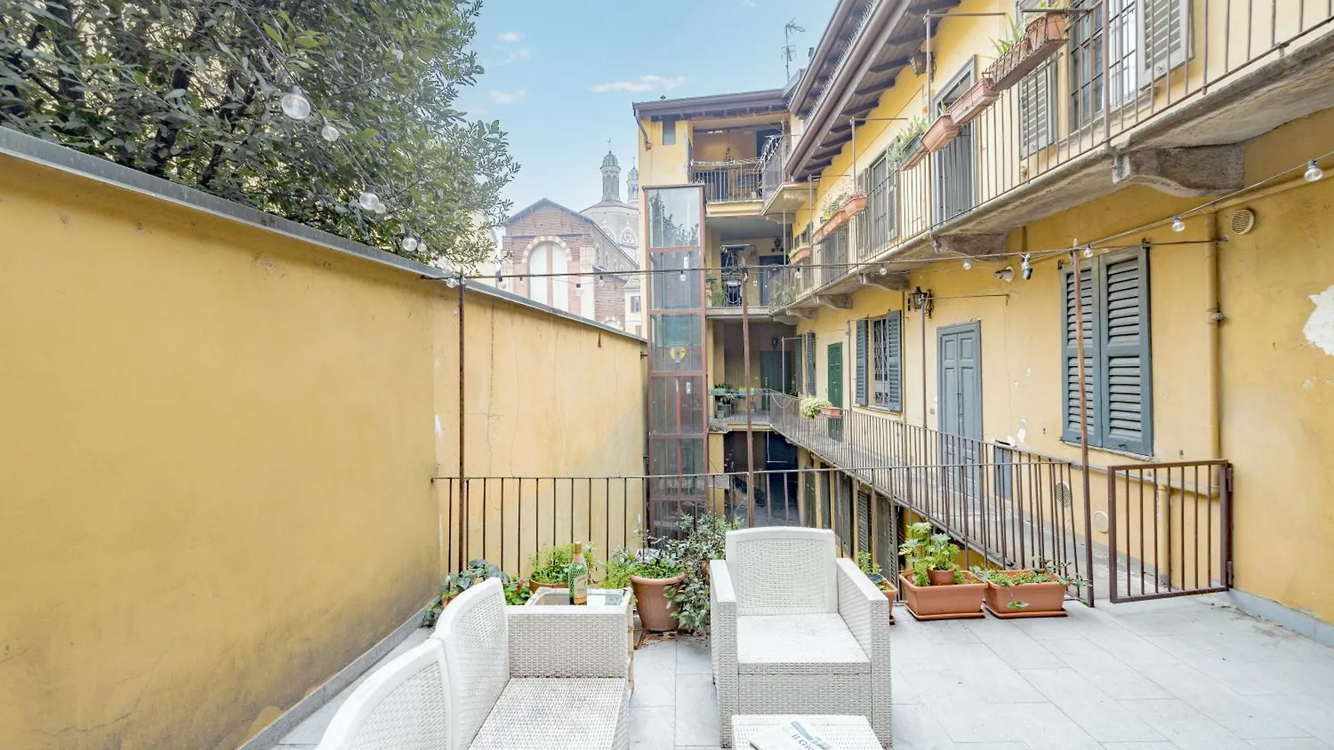 Luxury Naviglio House - 10 Min Cathedral Apartment Milan