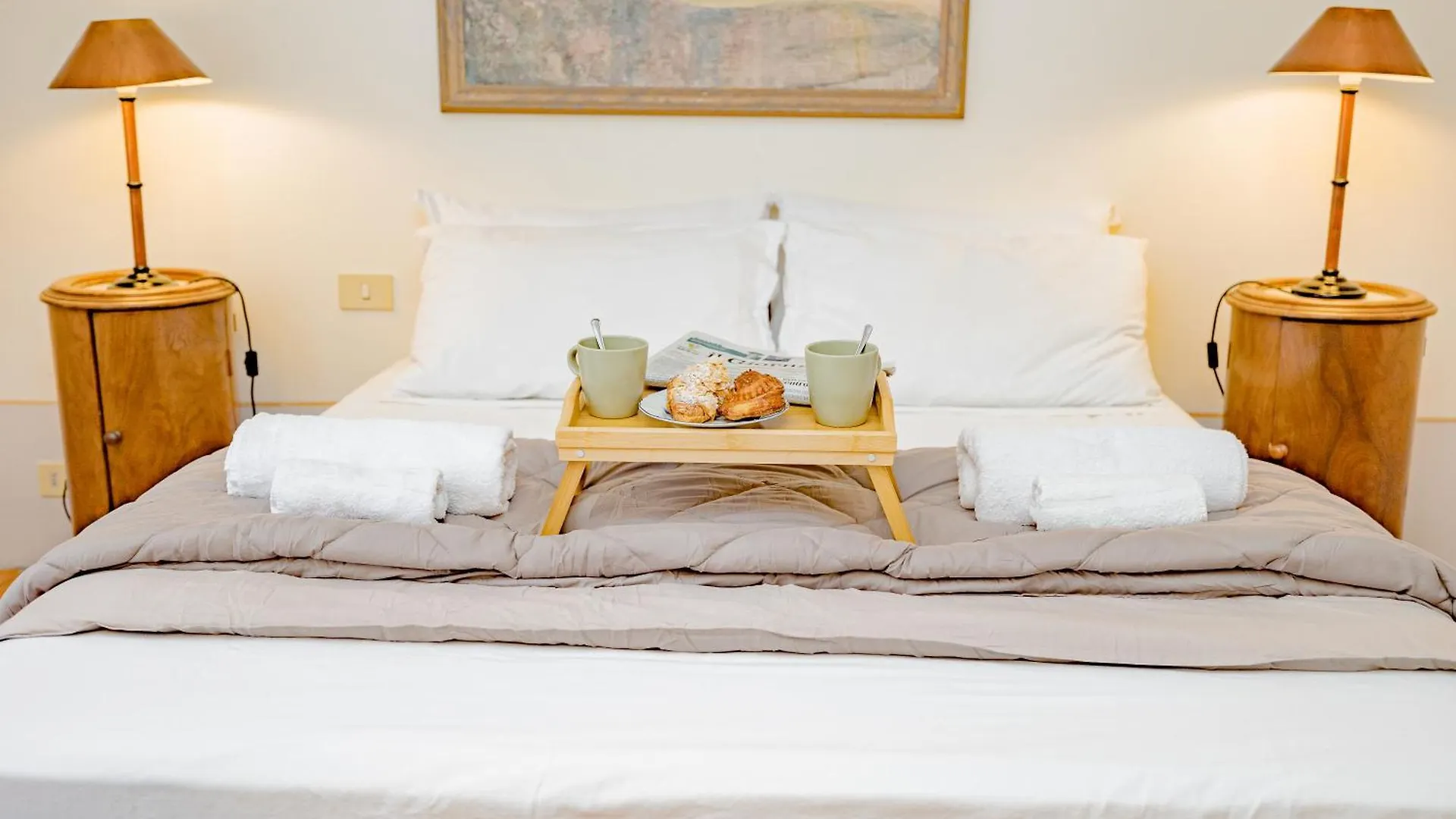 Luxury Naviglio House - 10 Min Cathedral Apartment Milan
