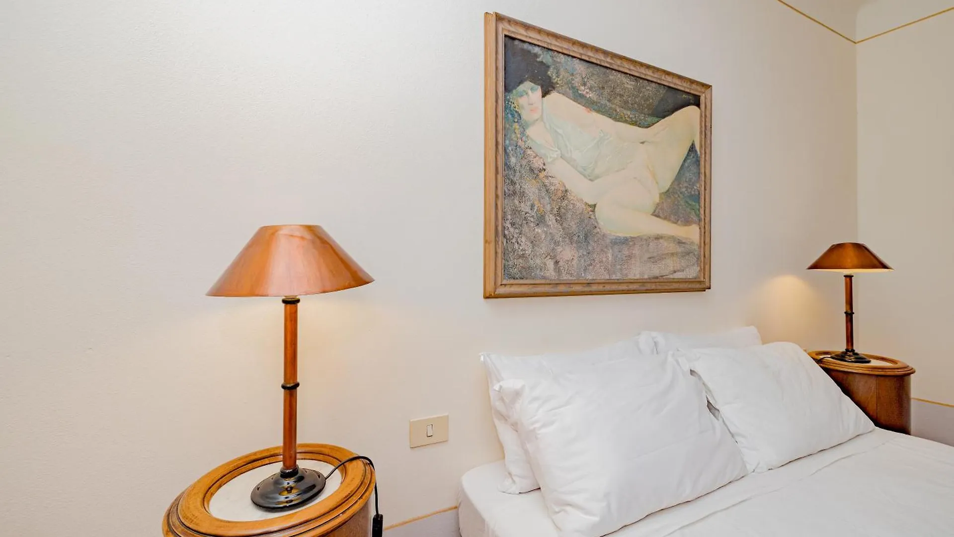 Luxury Naviglio House - 10 Min Cathedral Apartment Milan